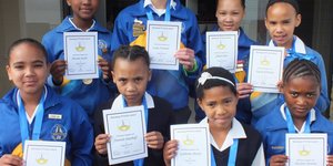 Die Akademiese presteerders, voor vlnr Tazneen Baartman (Gr 4), Tsoanelo Haarhoff (Gr 3), Catherine Minnie (Gr 2) en Anroleen Mouries (Gr 1).  Agter vlnr is Jacobs (Gr 6), Izaan Newman (Gr 7) asook die algehele Presteerder vir die Jaar, Izaan Newman: Prinsipaal-toekenning, Dux-leerder, Akademiese Ereklere en Toppresteerder Seniorfase, Aliya Prins (Gr 6) en Kaylin Robertson (Gr 5).       